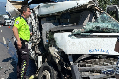 İnegöl’deki kamyonet kazasında 2 kişi yaralandı